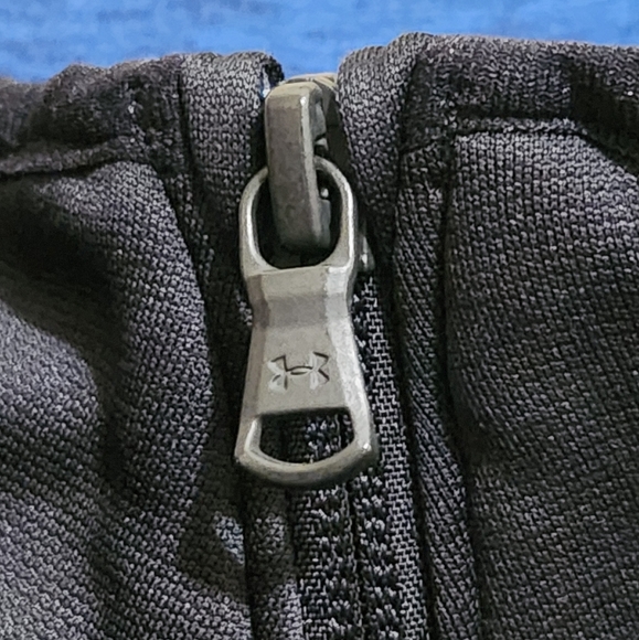 Under Armour Men's Fleece Quarter-Zip Colorblock Sweatshirt in Tech Blue - Picture 9 of 13